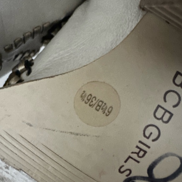 BCBGirls leather Embossed Pointed Toe Western Booties size 6.5 - Picture 3 of 8